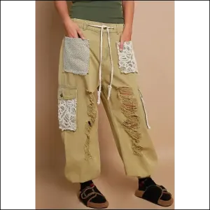 Boho Chic Crochet Patch Distressed Jeans: Unravel your Inner Fashionista!