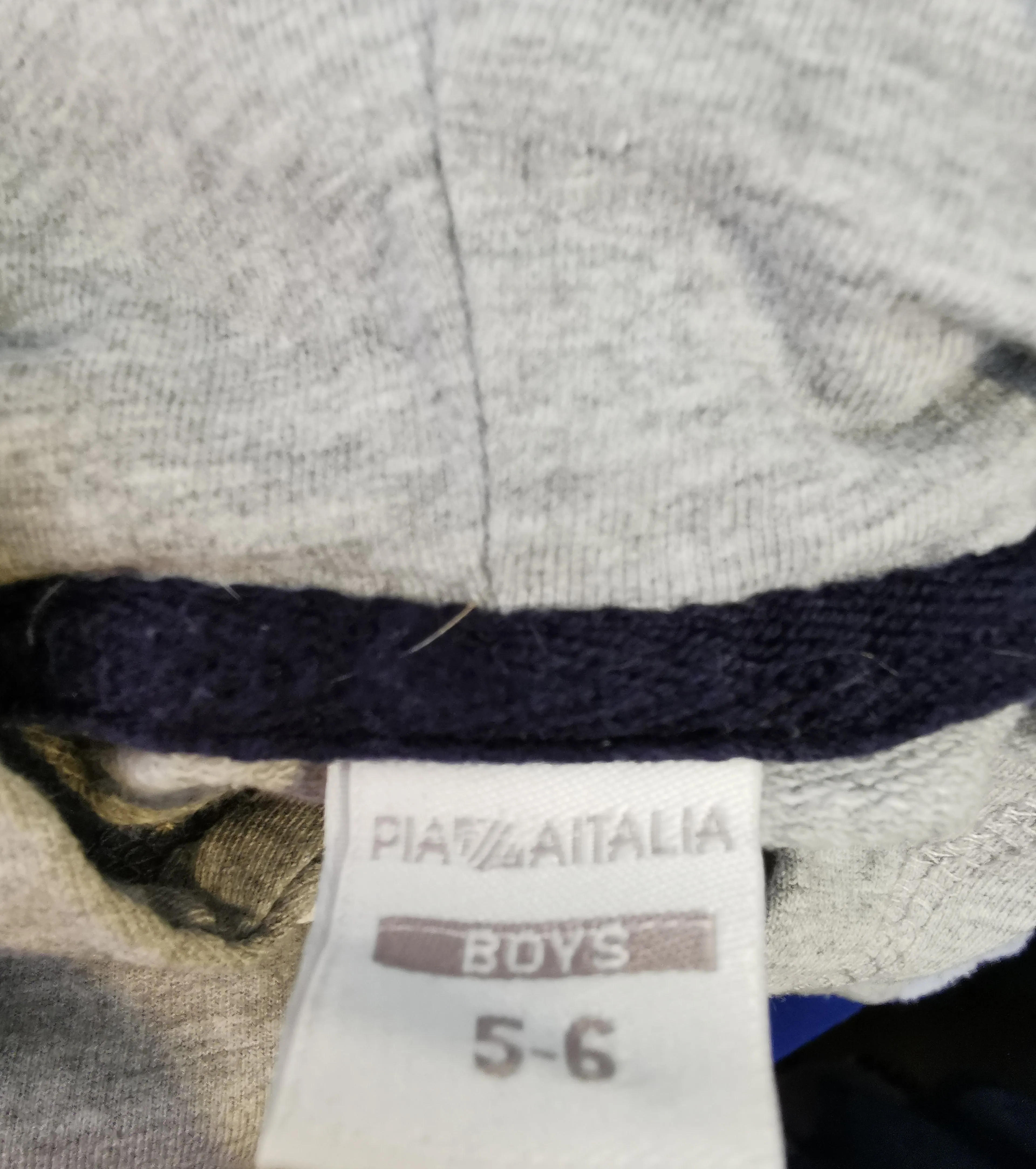 BOY SIZE 5/6 YEARS - PIAZZAITALIA, Graphic Pullover Hoodie VGUC B29