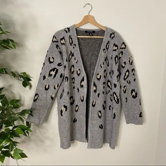 Ellen Tracy Leopard print cardigan