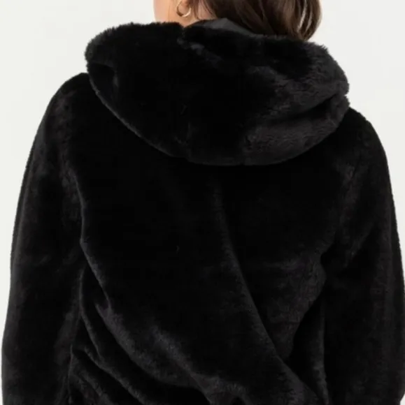 🖤FAUX FUR HOODIE