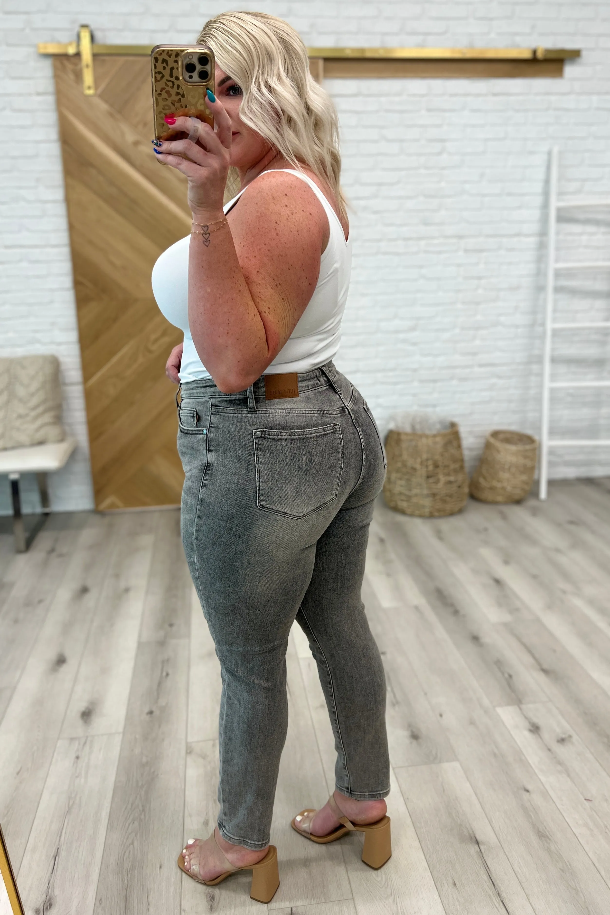 Judy Blue High-Rise Stone Wash Slim Cut Jeans in Grey