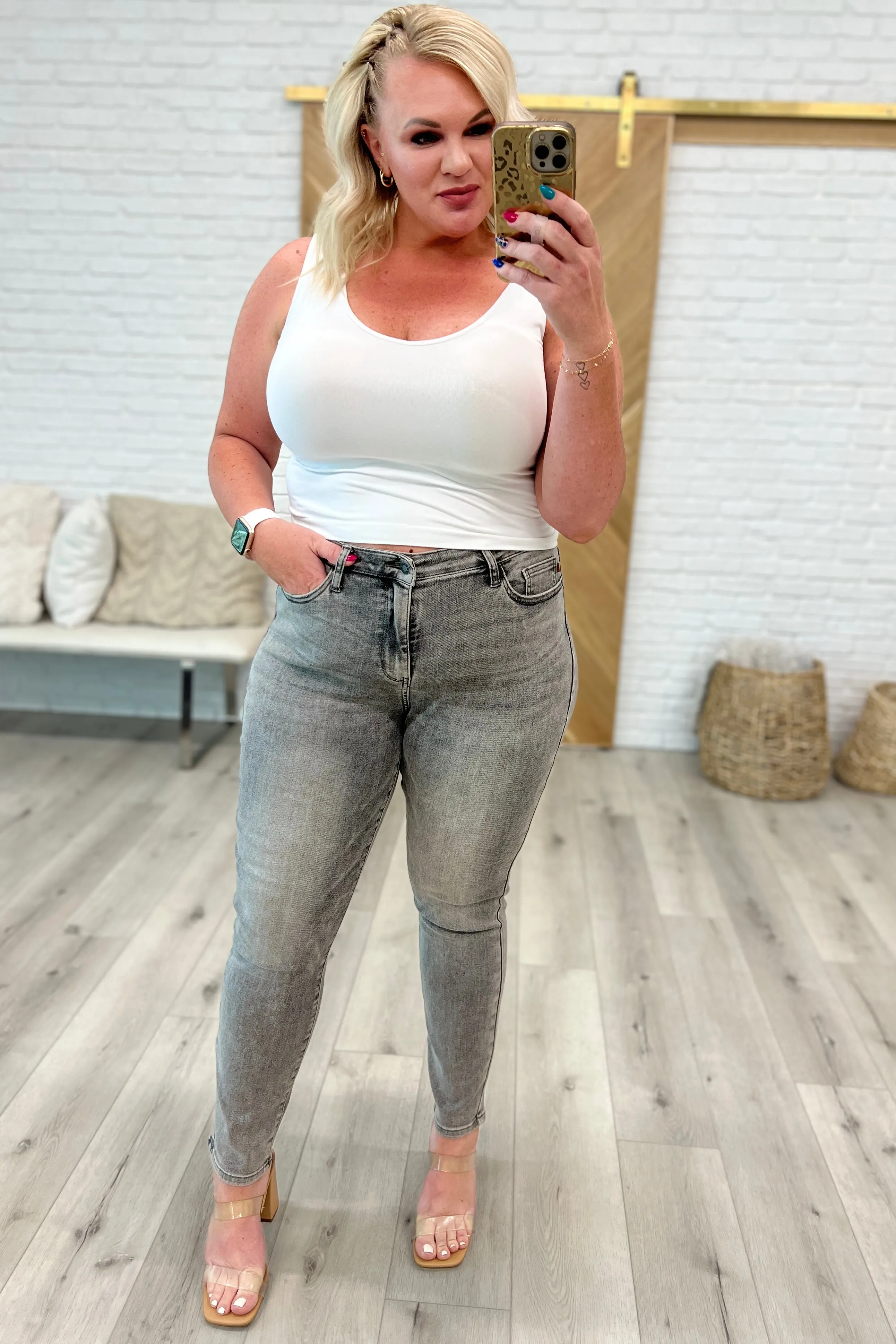 Judy Blue High-Rise Stone Wash Slim Cut Jeans in Grey