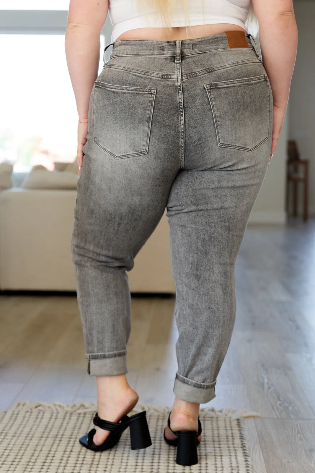 Judy Blue High-Rise Stone Wash Slim Cut Jeans in Grey