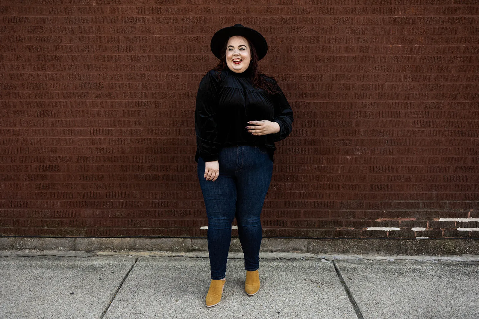 kaley turtle neck velvet top