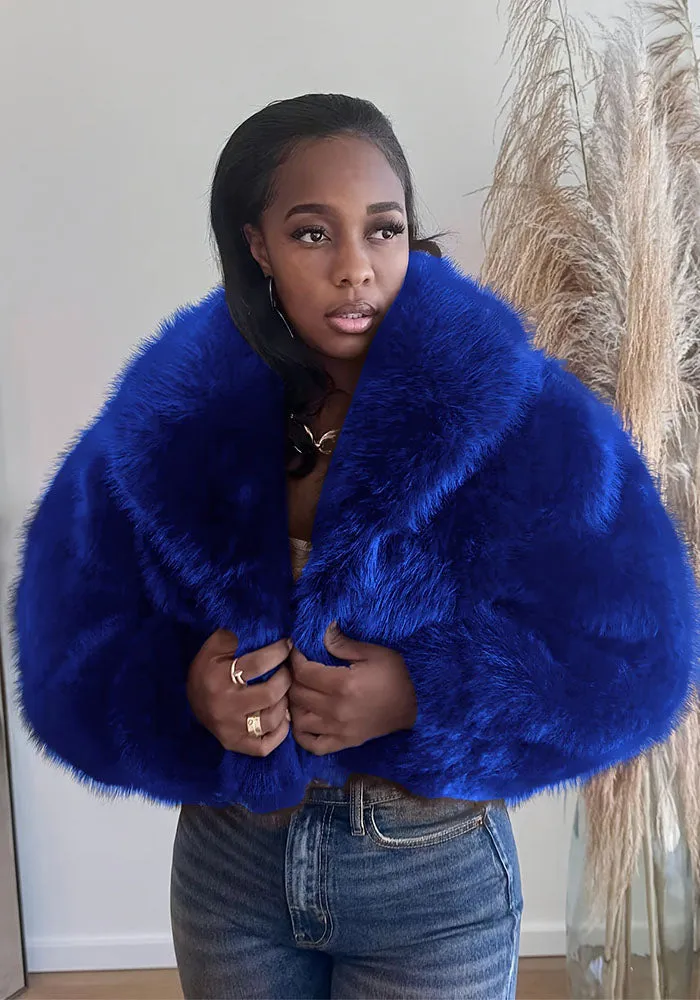 Luxurious Faux Fur Crop Jacket with Oversized Turndown Collar