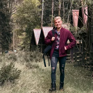 Men's casual bomber jacket lightweight stylish outdoor attire - perfect for layering and everyday wear