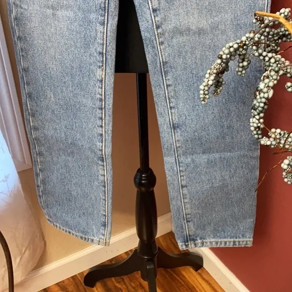 NEW - Emelia High Rise Big Zip Jeans