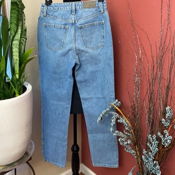 NEW - Emelia High Rise Big Zip Jeans