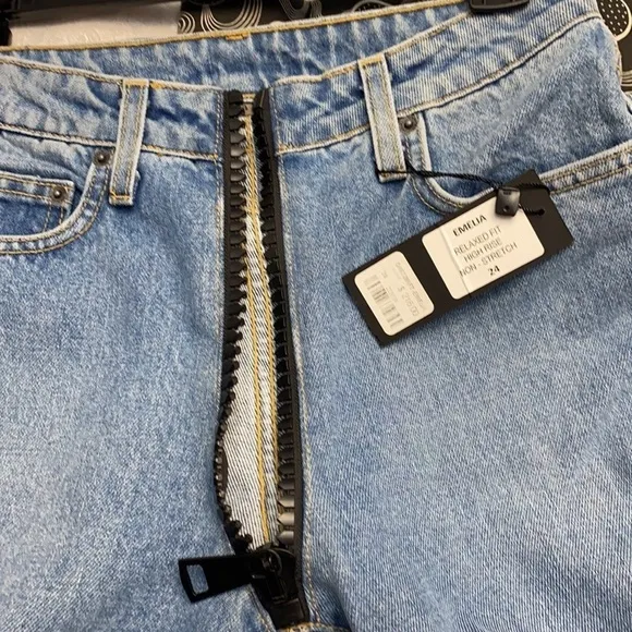NEW - Emelia High Rise Big Zip Jeans