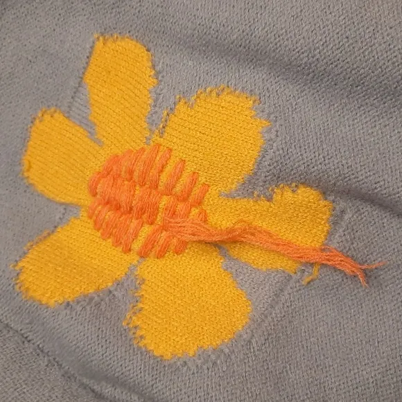 NWOT POL daisy oversized sweater
