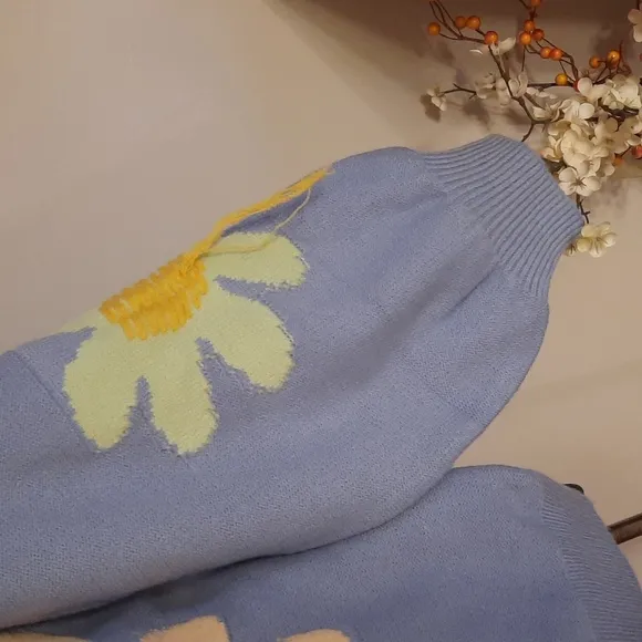 NWOT POL daisy oversized sweater