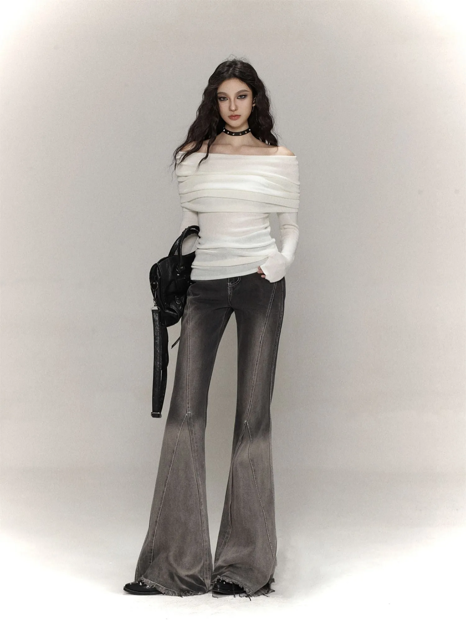 Off-shoulder long-sleeved sweater