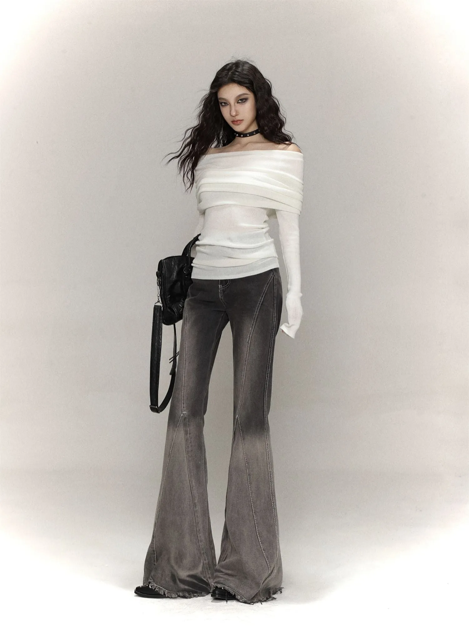 Off-shoulder long-sleeved sweater