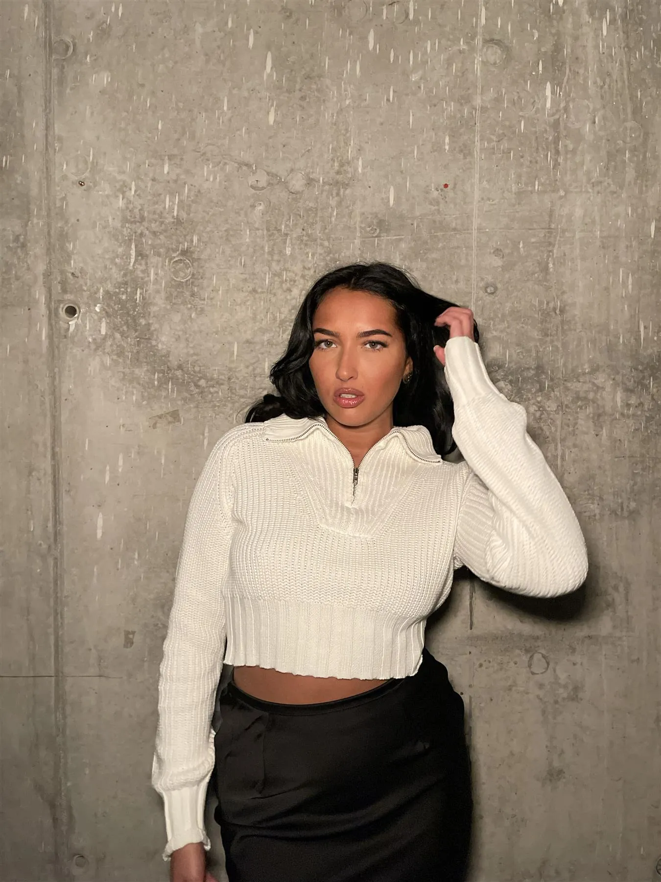 Off-White Crew Neck Cropped Length-Jumper