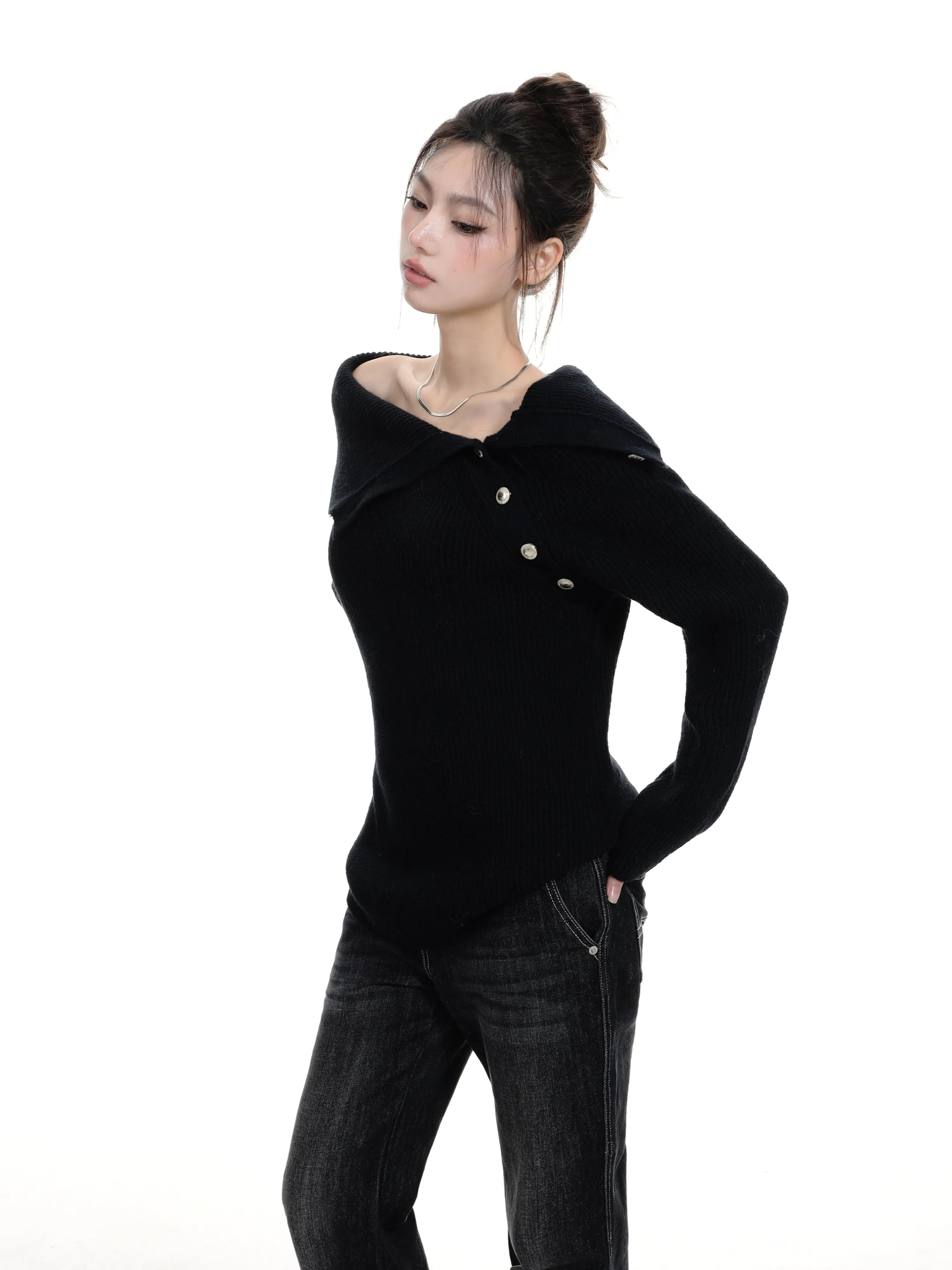 One-shoulder slim sweater