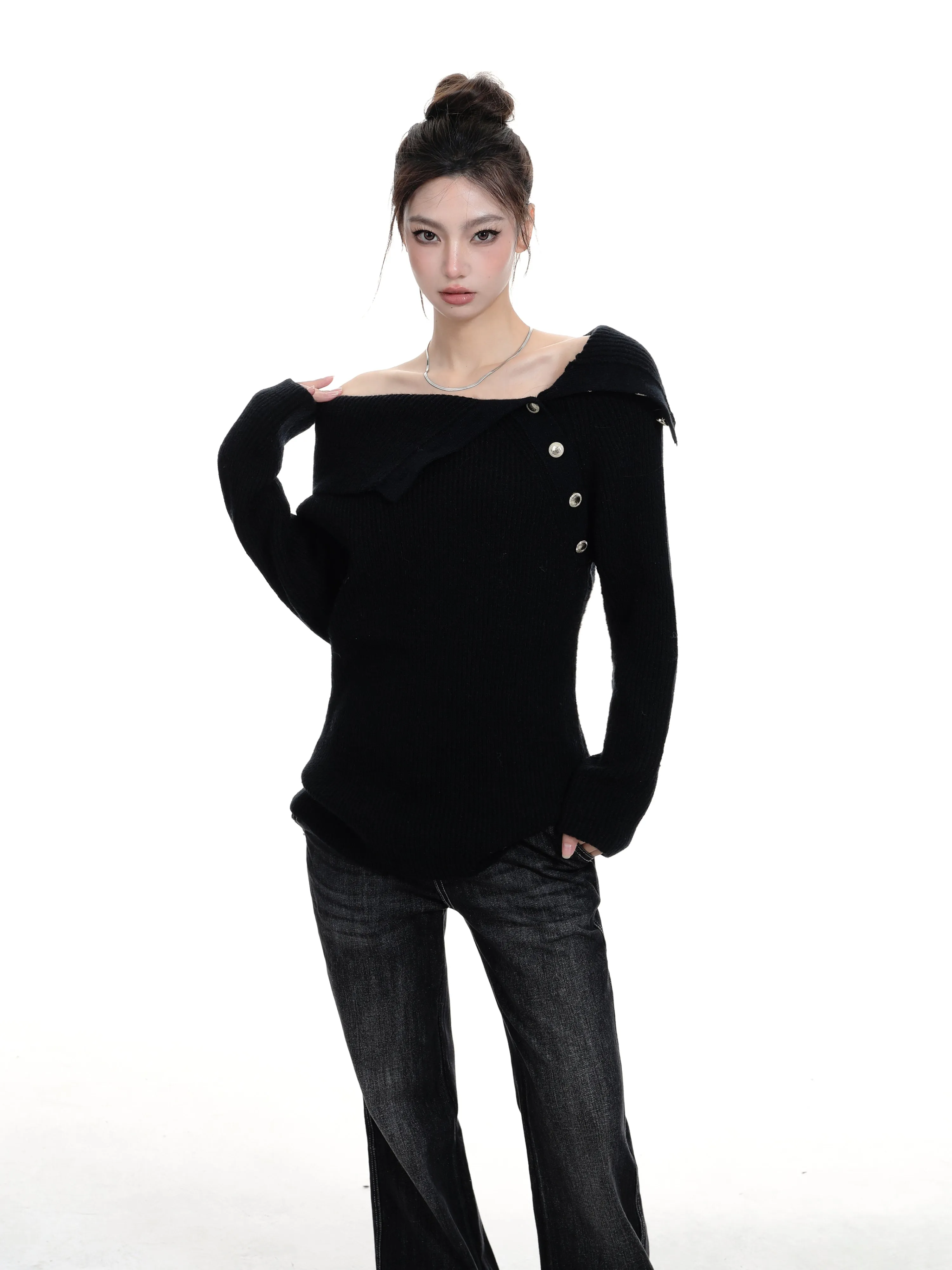 One-shoulder slim sweater