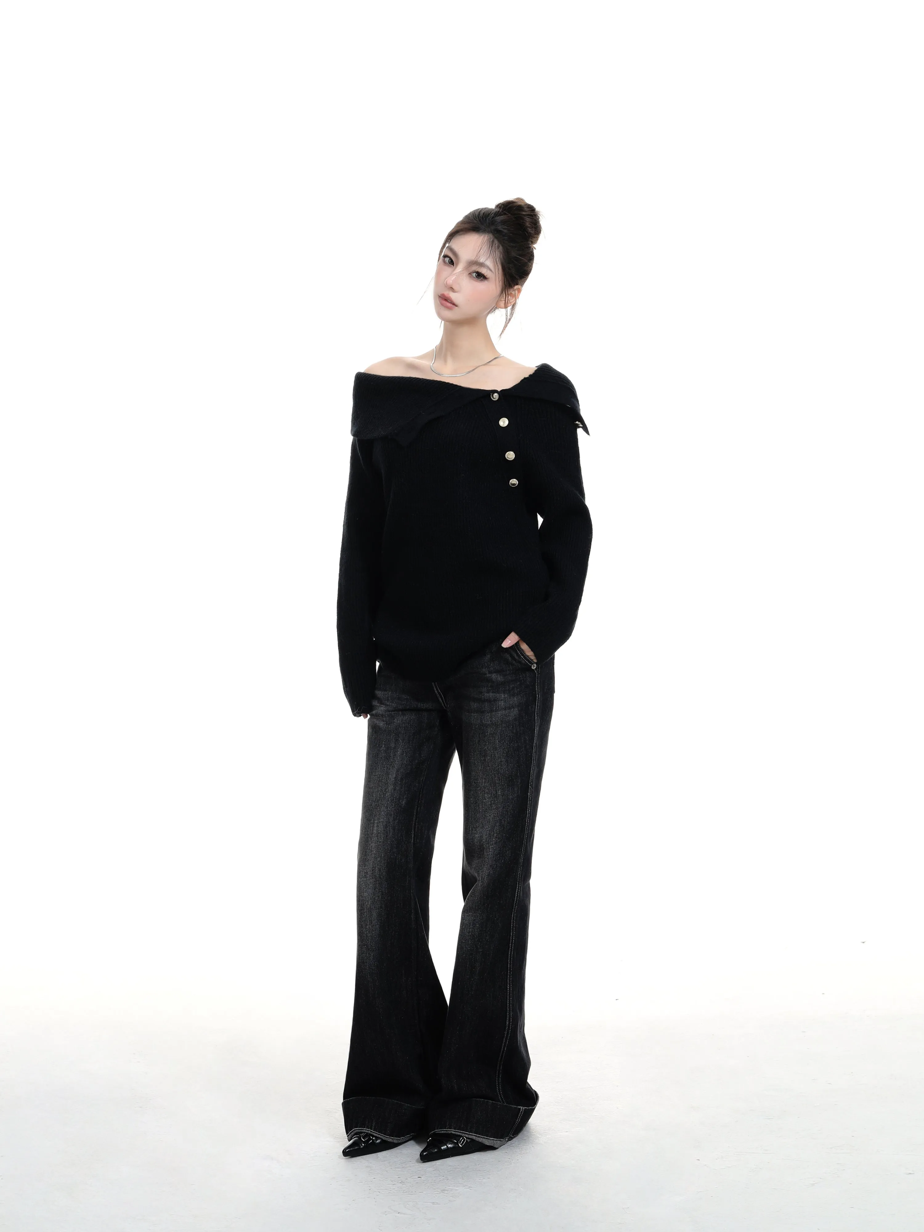 One-shoulder slim sweater