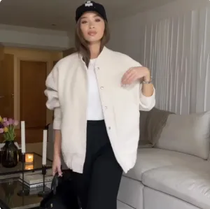 Oversized tweed bomber jacket for women - Stylish design for modern women