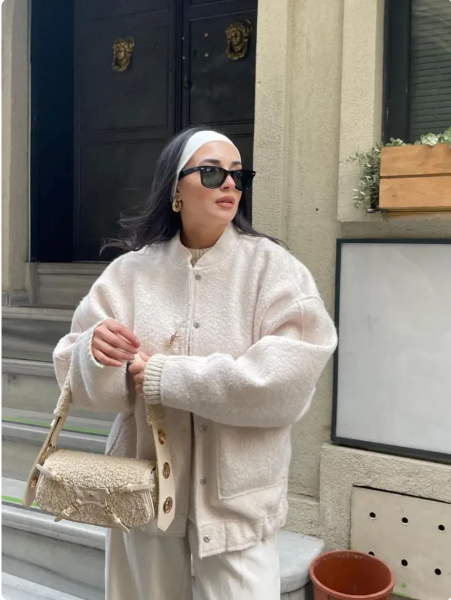 Oversized tweed bomber jacket for women - Stylish design for modern women