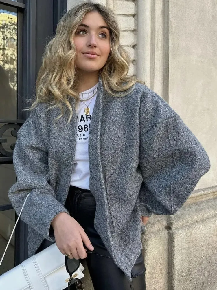 Oversized wool-like-likelen coat with round neckline and buttons - Stylish design for modern women