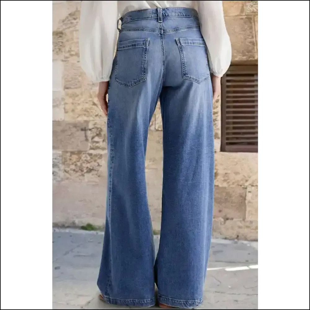 Strut Like no One's Watching in Chic Pocketed Embroidered Jeans 💃✨