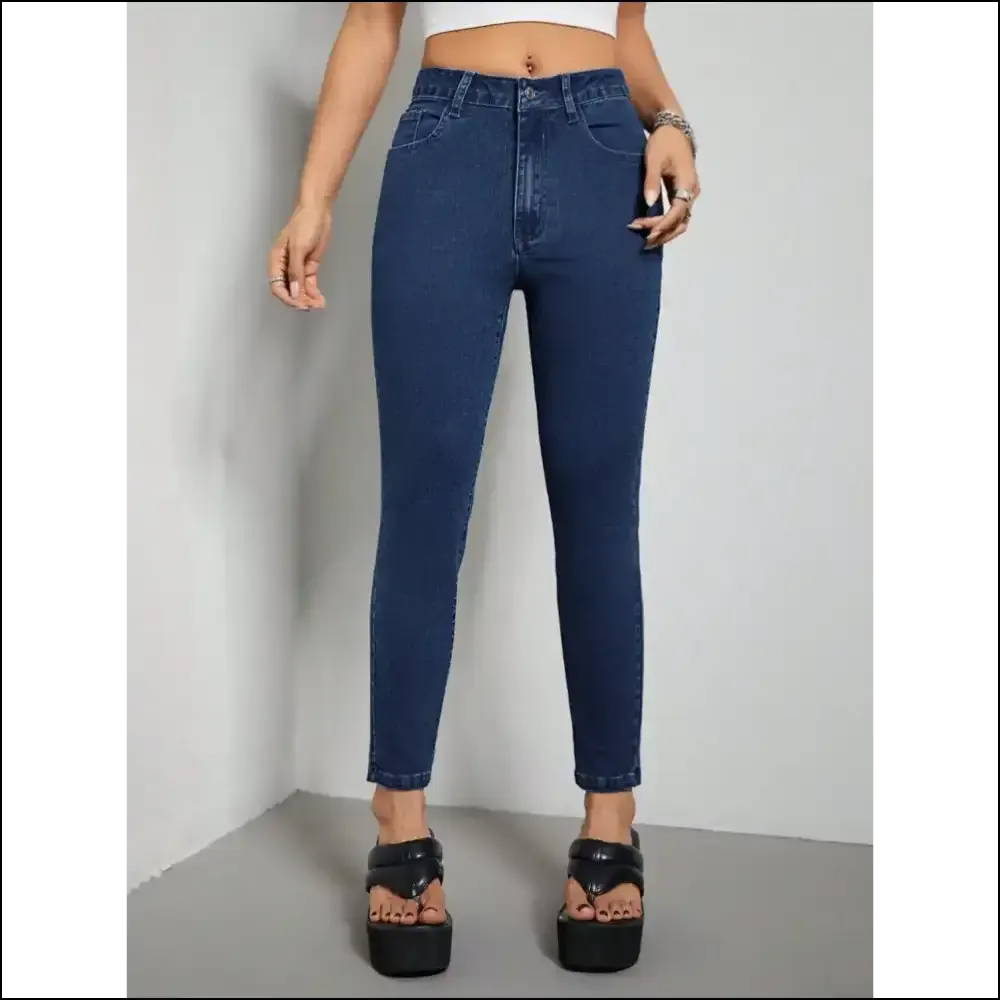 Strut your Stuff in Chic Skinny Jeans – Confidence Never Looked so Good! 😏👖