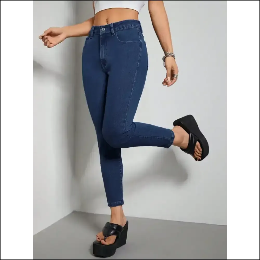 Strut your Stuff in Chic Skinny Jeans – Confidence Never Looked so Good! 😏👖