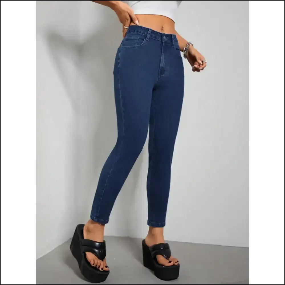 Strut your Stuff in Chic Skinny Jeans – Confidence Never Looked so Good! 😏👖