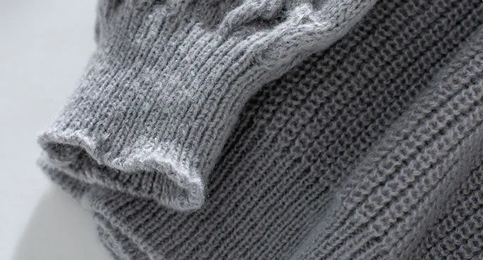 Trendy Women's Cable Knit Sweater with a Round Neck Design