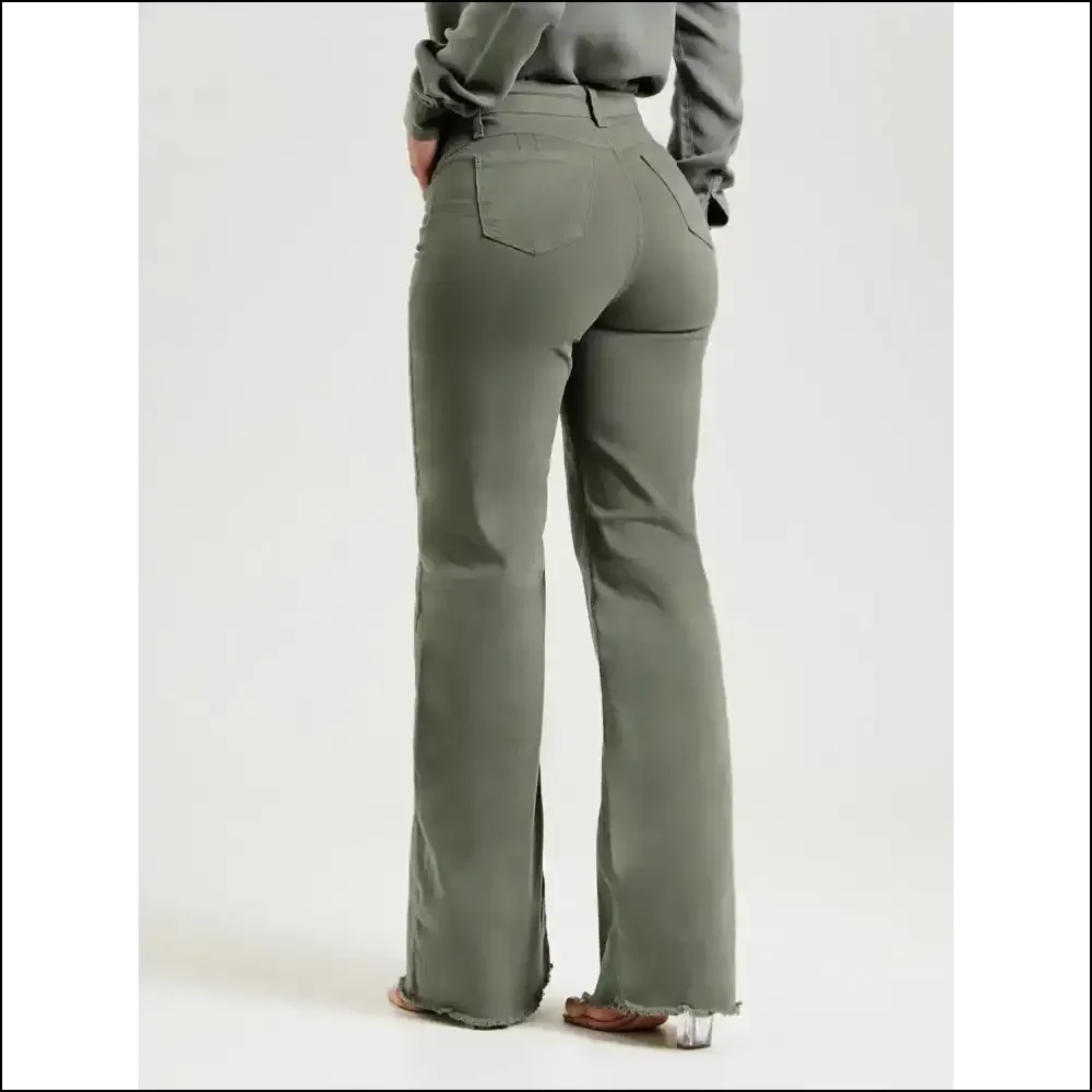 Unleash your Inner Fashionista with Chic Buttoned Raw Hem Jeans!