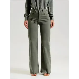 Unleash your Inner Fashionista with Chic Buttoned Raw Hem Jeans!
