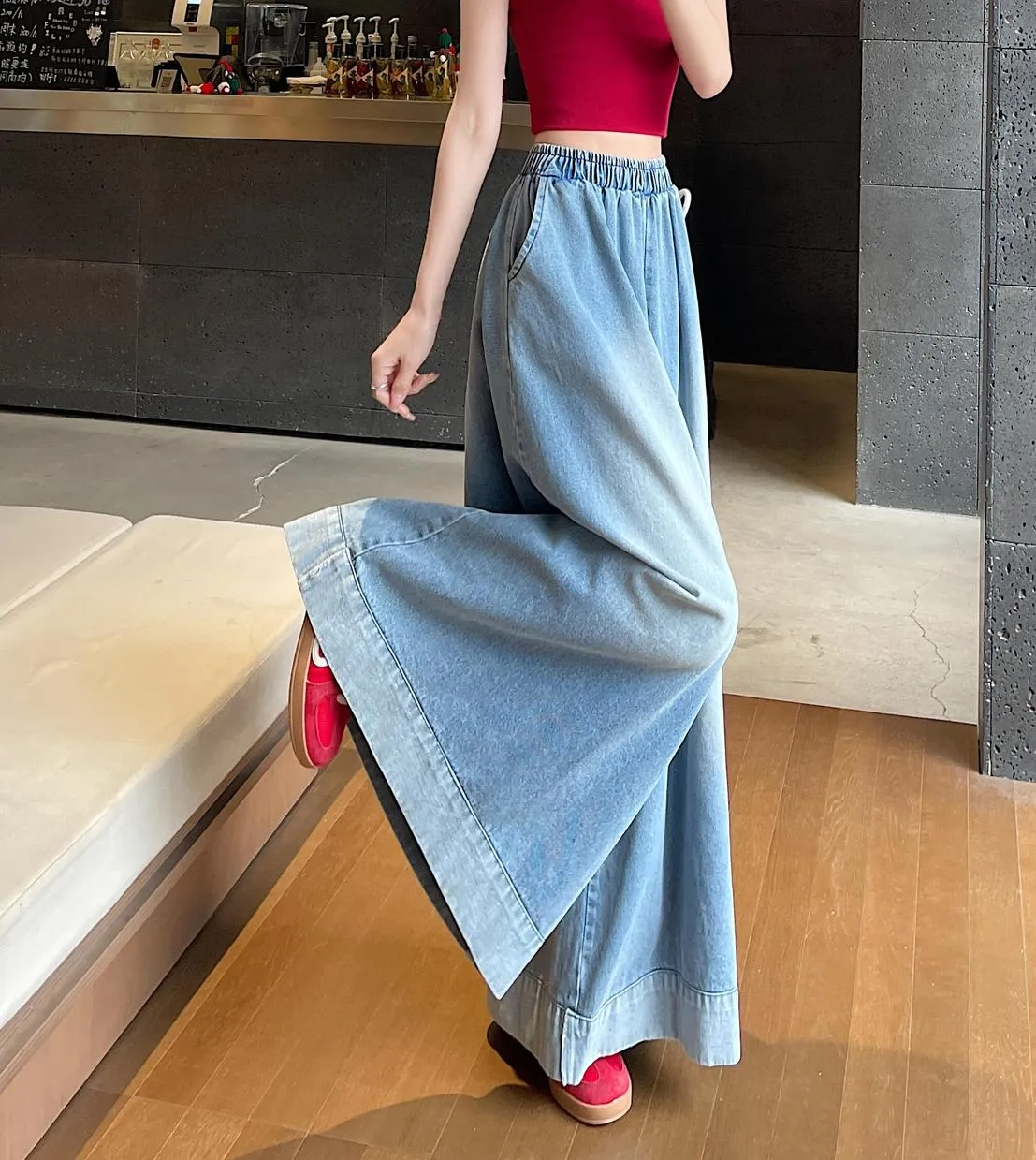 Vintage-Inspired Mid-Waisted Women's Jeans for a Chic Look