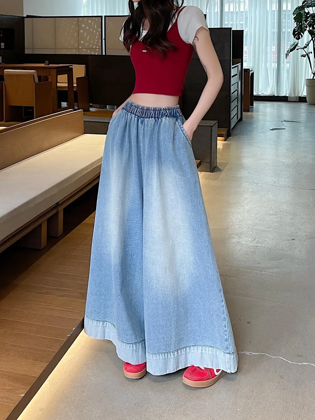 Vintage-Inspired Mid-Waisted Women's Jeans for a Chic Look