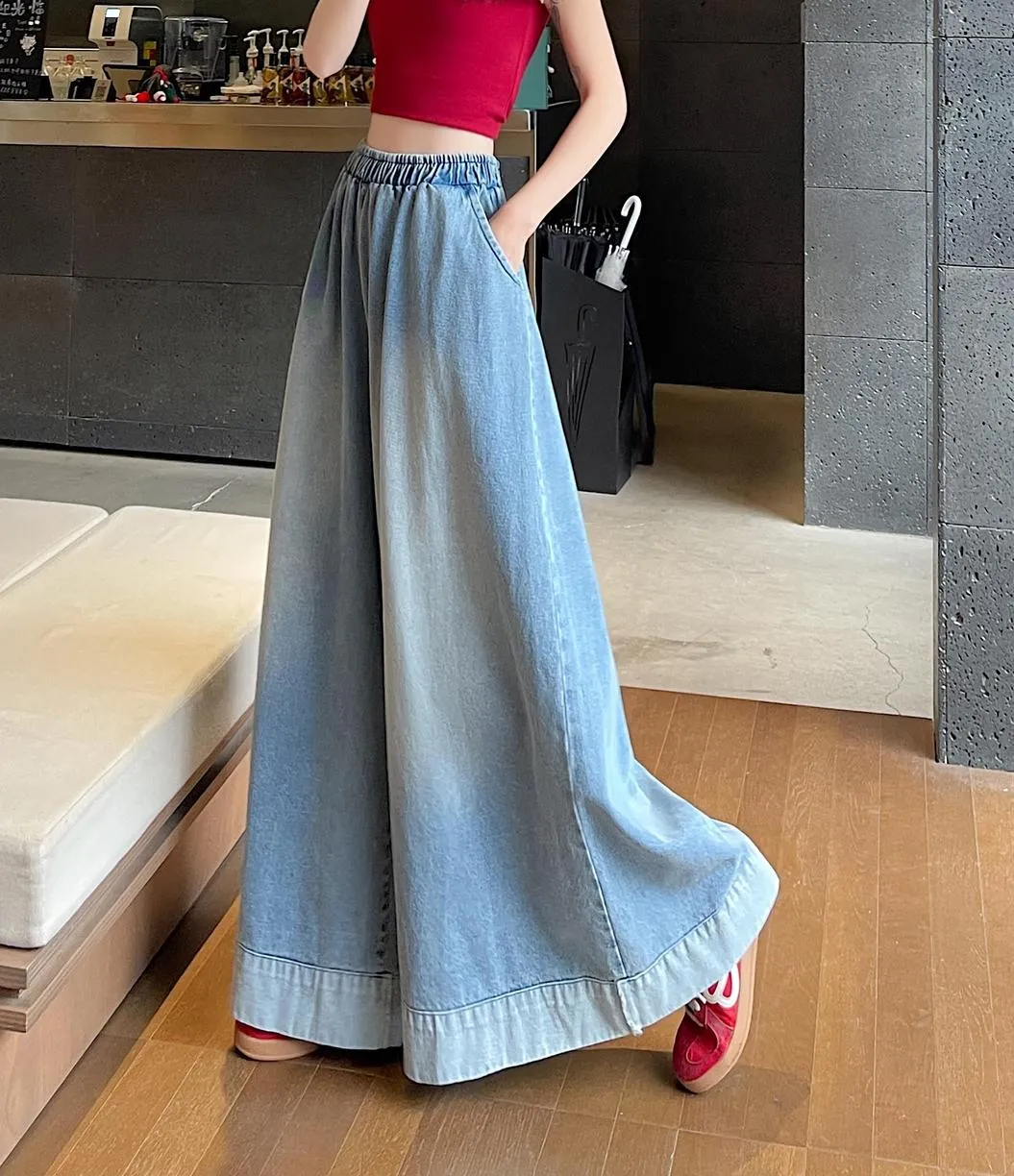 Vintage-Inspired Mid-Waisted Women's Jeans for a Chic Look