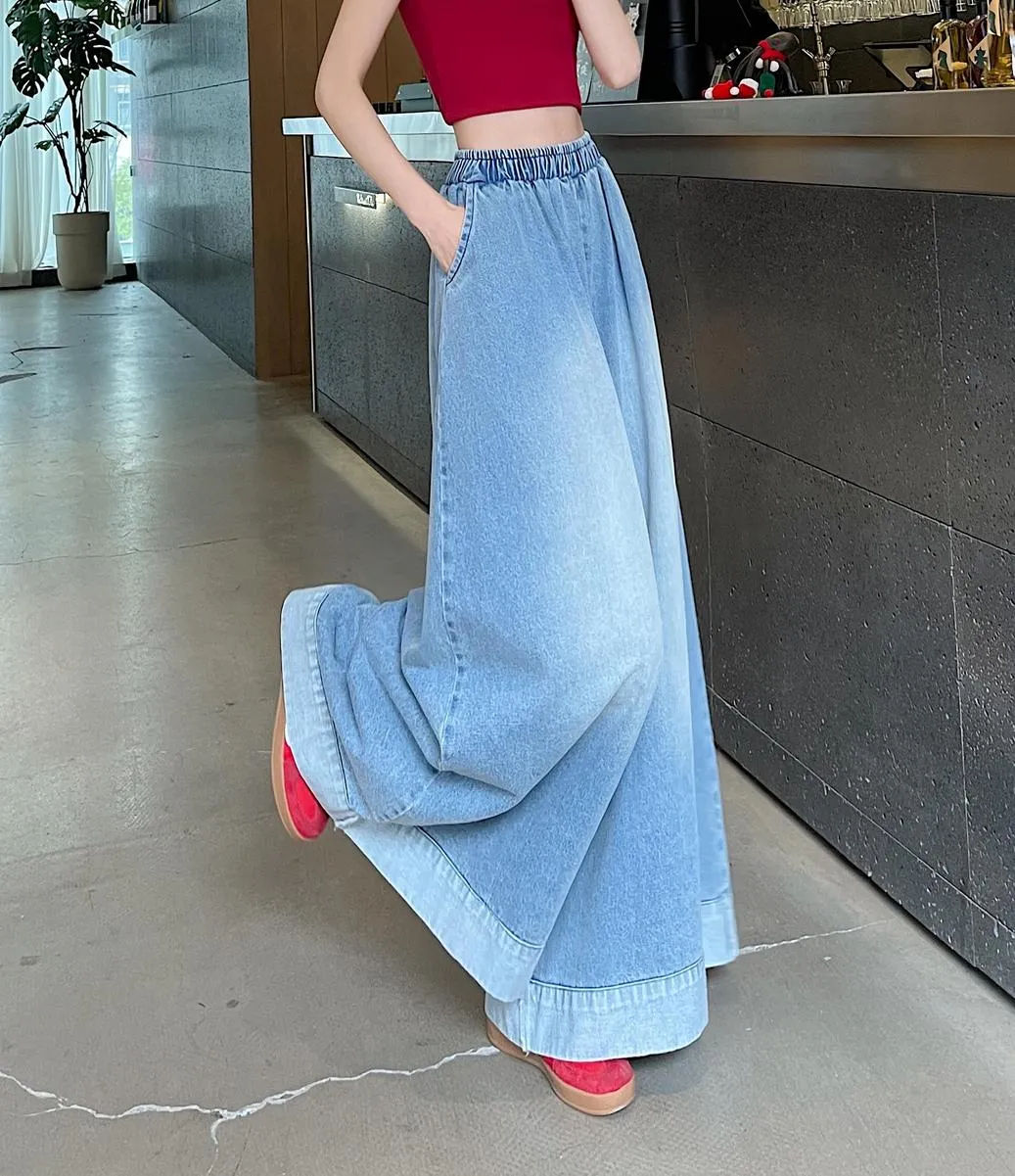 Vintage-Inspired Mid-Waisted Women's Jeans for a Chic Look