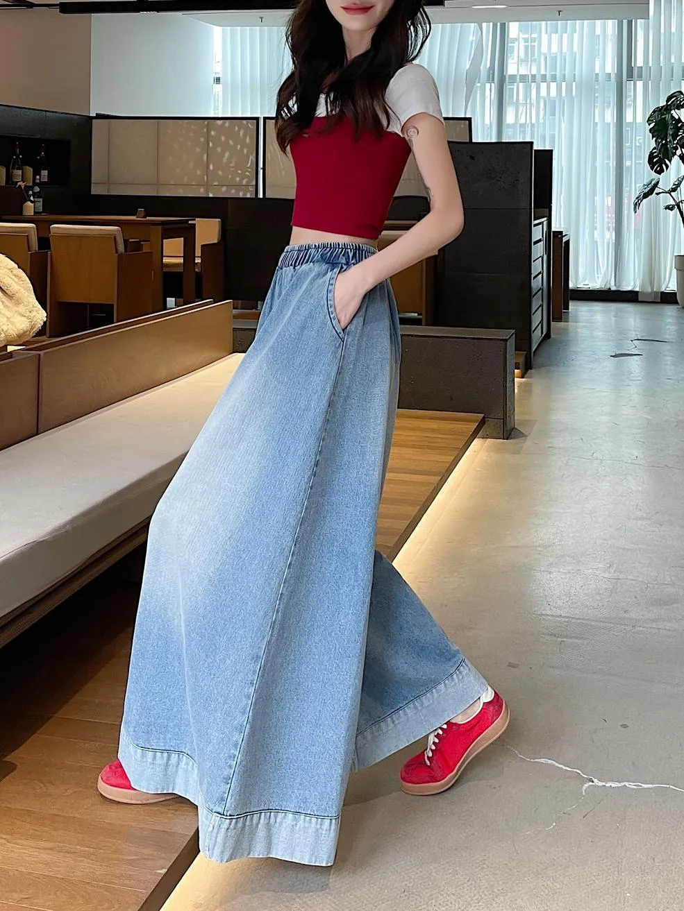 Vintage-Inspired Mid-Waisted Women's Jeans for a Chic Look