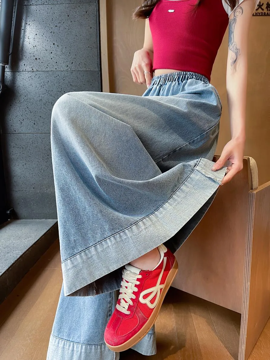 Vintage-Inspired Mid-Waisted Women's Jeans for a Chic Look